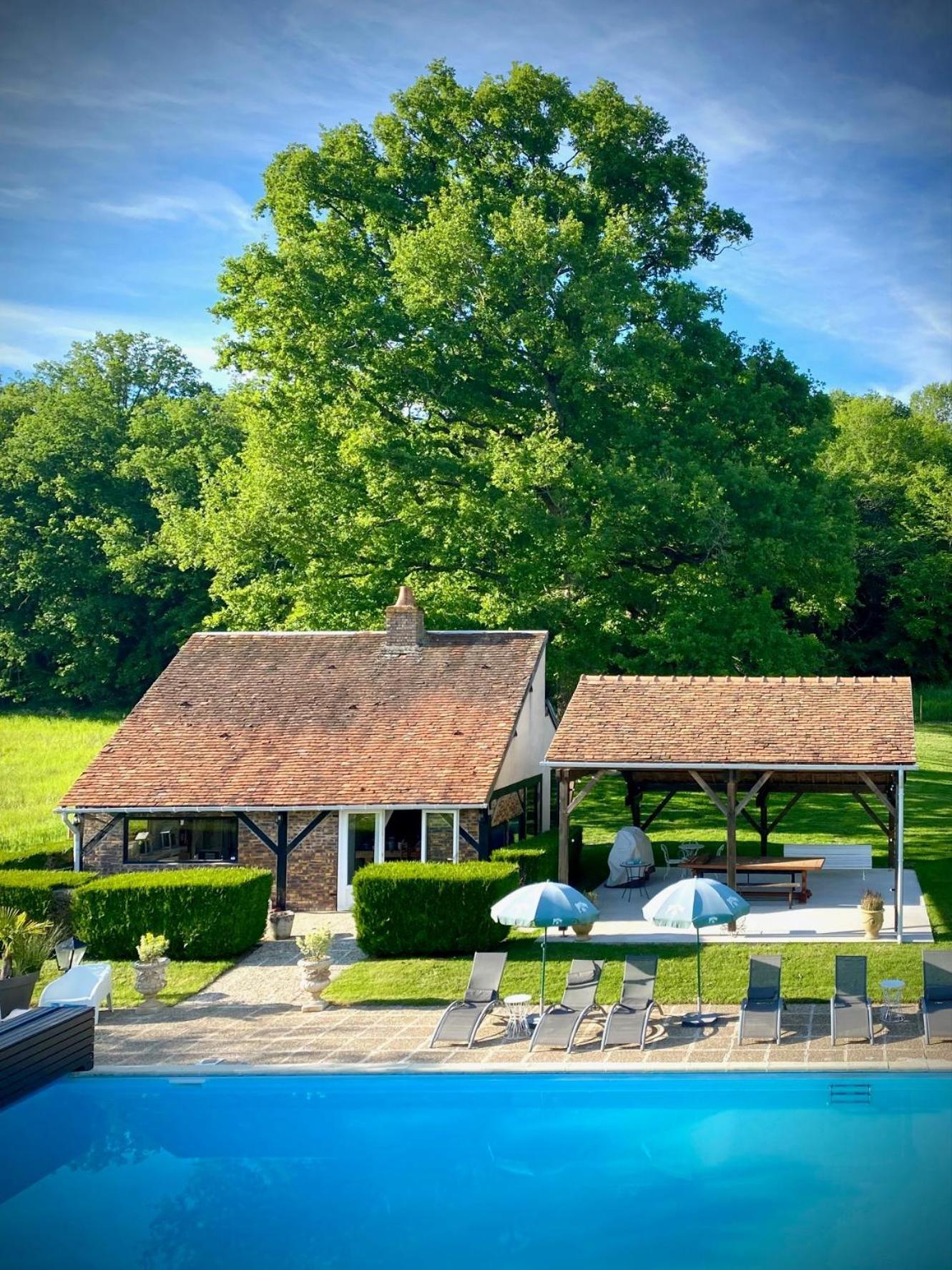 Le Petit Chateau De Sainte Colombe Bouges-le-Chateau Exterior foto